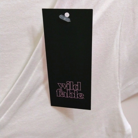 NWT Cropped T-Shirt Short Sleeve V-Neck - Wild Fable - S/M - Picture 3 of 8